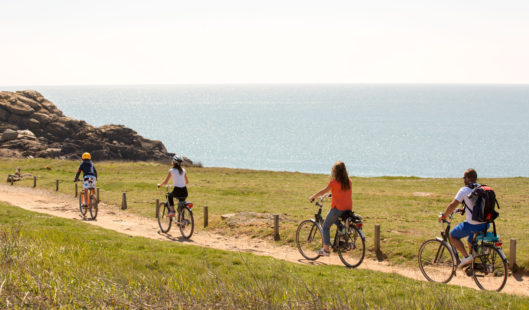 Une famille à vélo - Parenthèse Océan Voyages